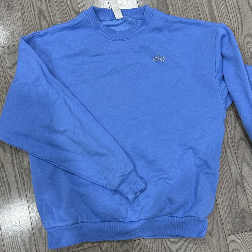 ALO Yoga Blue Crew Neck Sweater - Picture 2 of 3